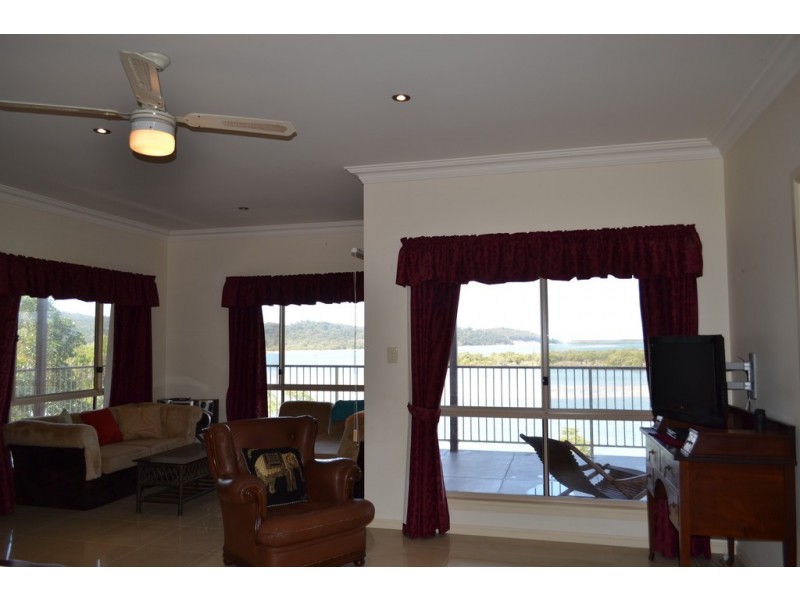102 CRESCENT DRIVE, Russell Island QLD 4184