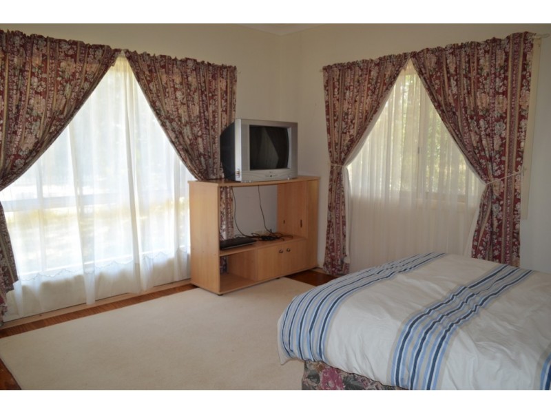 102 CRESCENT DRIVE, Russell Island QLD 4184