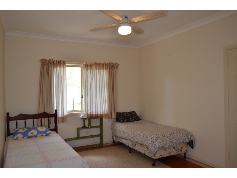 102 CRESCENT DRIVE, Russell Island QLD 4184