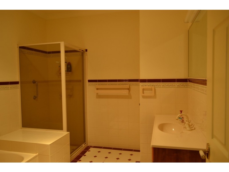 102 CRESCENT DRIVE, Russell Island QLD 4184