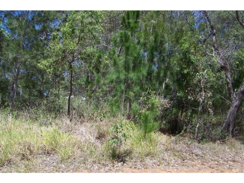 2 PARANKA  ST, Lamb Island QLD 4184