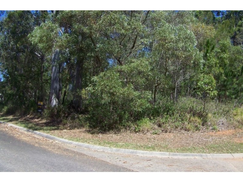 2 PARANKA  ST, Lamb Island QLD 4184