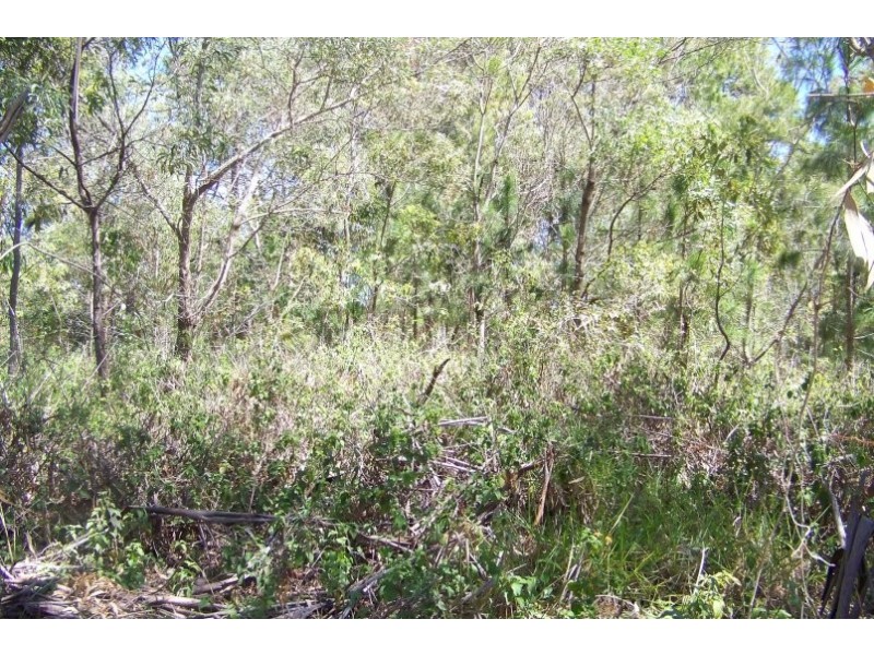 2 PARANKA  ST, Lamb Island QLD 4184