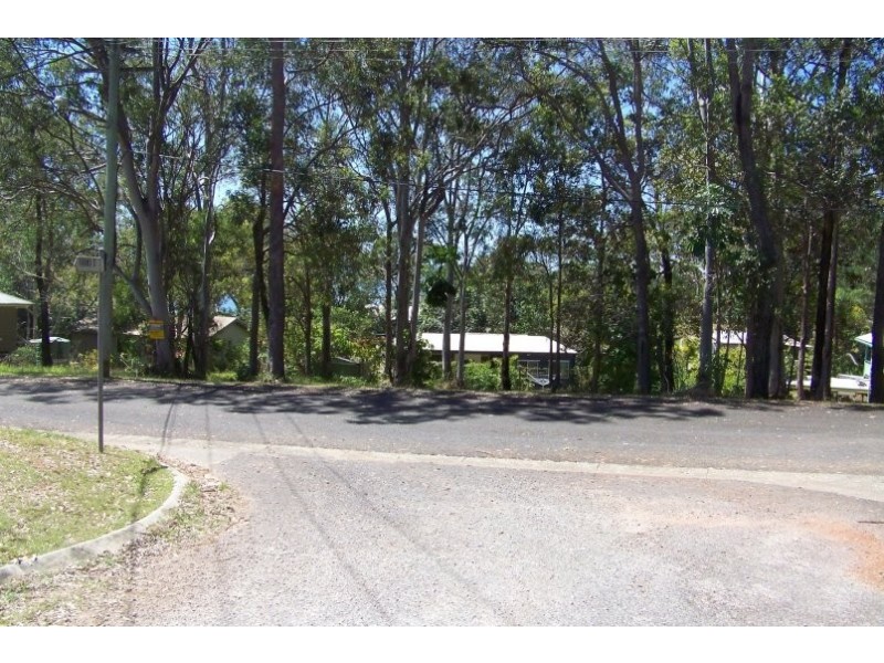 2 PARANKA  ST, Lamb Island QLD 4184