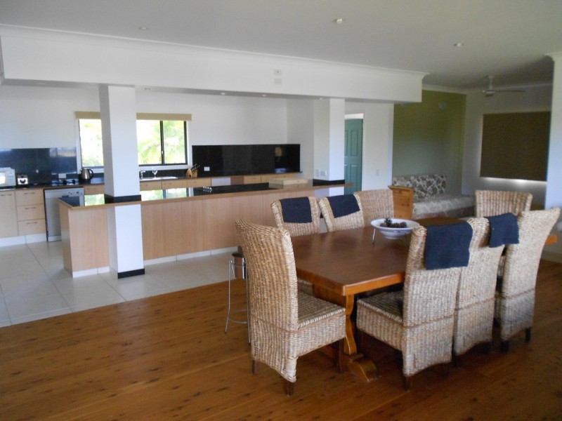 2-4 LOVELL PDE, Lamb Island QLD 4184