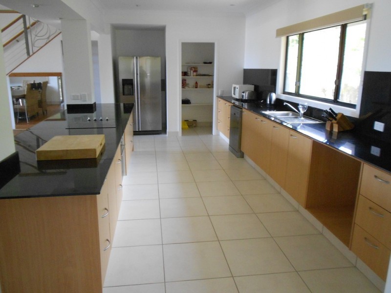 2-4 LOVELL PDE, Lamb Island QLD 4184