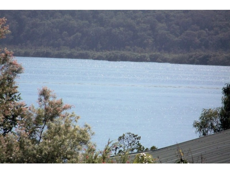 2-4 LOVELL PDE, Lamb Island QLD 4184