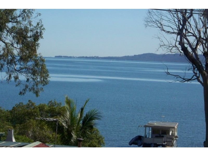 2-4 LOVELL PDE, Lamb Island QLD 4184