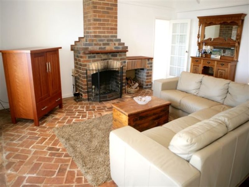 8 EMILY CRESCENT, Macleay Island QLD 4184