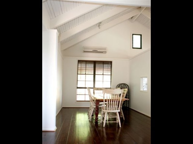 8 EMILY CRESCENT, Macleay Island QLD 4184