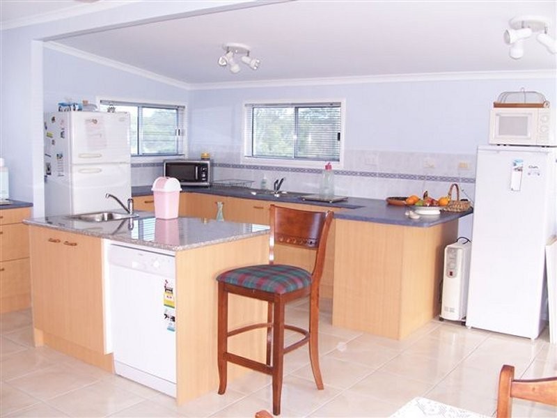 11 Resthaven Dr, Lamb Island QLD 4184