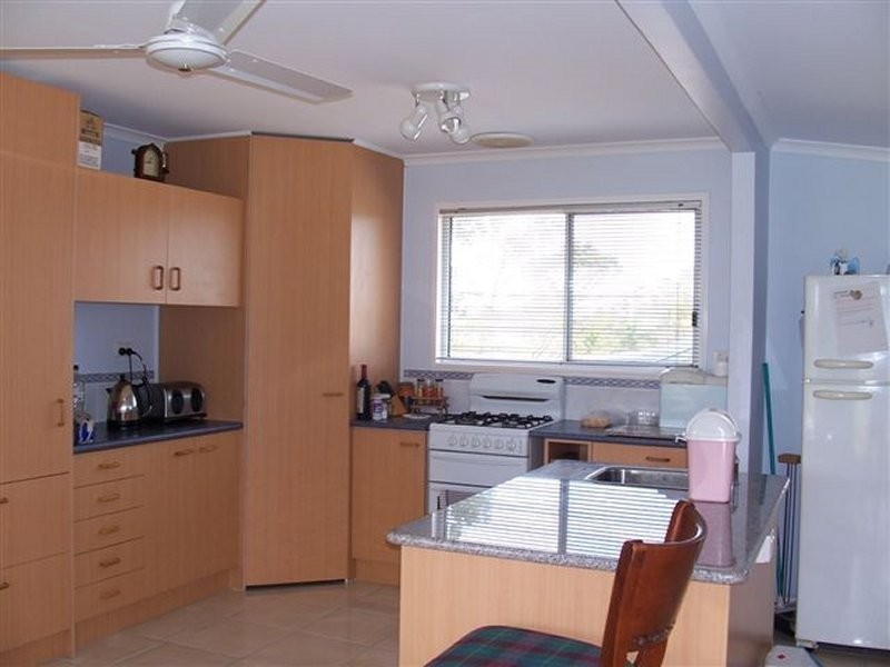 11 Resthaven Dr, Lamb Island QLD 4184