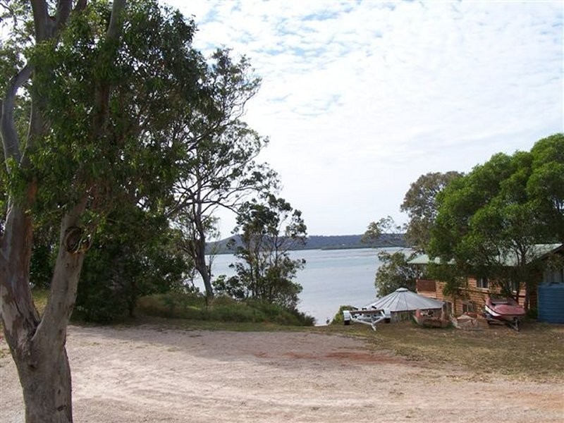 11 Resthaven Dr, Lamb Island QLD 4184