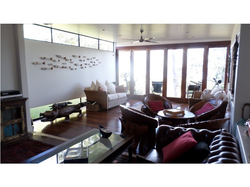 102 Western Rd, Macleay Island QLD 4184