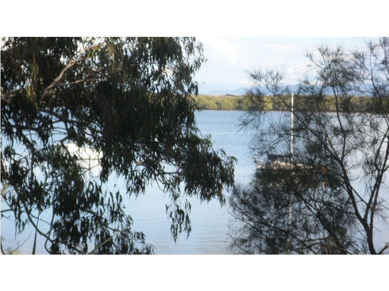 102 Western Rd, Macleay Island QLD 4184