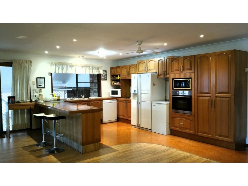 8 BROWNING STREET, Russell Island QLD 4184