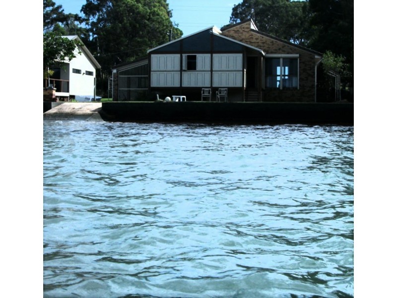 8 BROWNING STREET, Russell Island QLD 4184