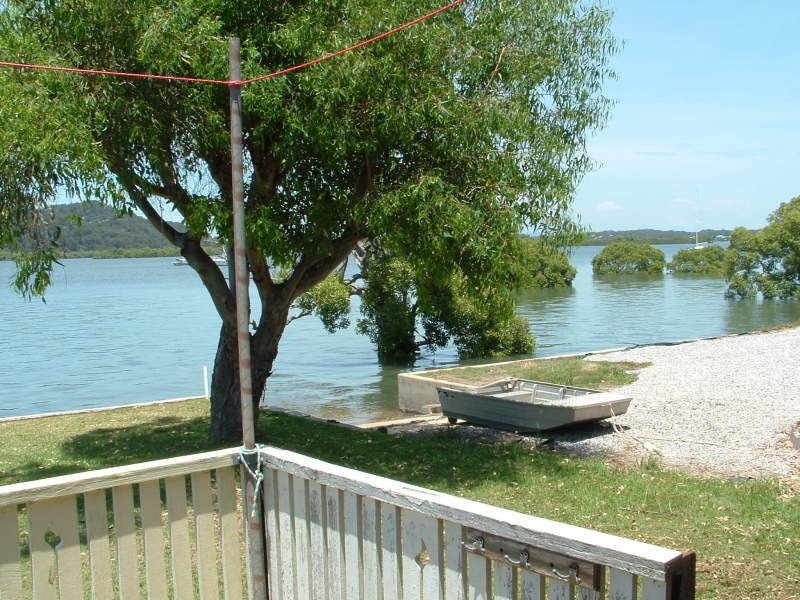 6 Browning St, Russell Island QLD 4184