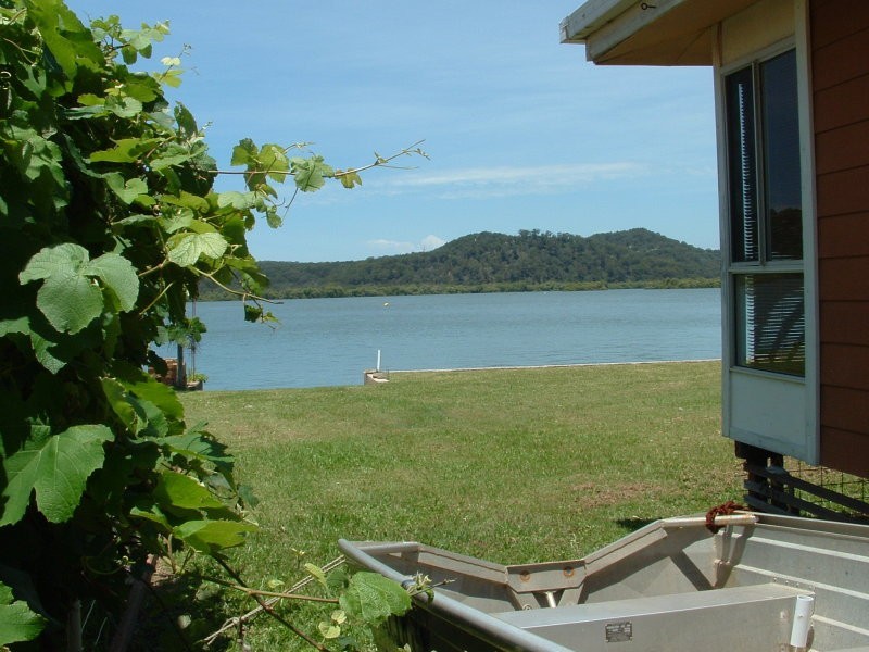 6 Browning St, Russell Island QLD 4184