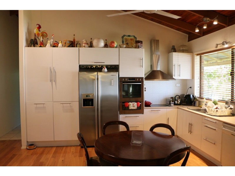 25 Benowa Road, Macleay Island QLD 4184