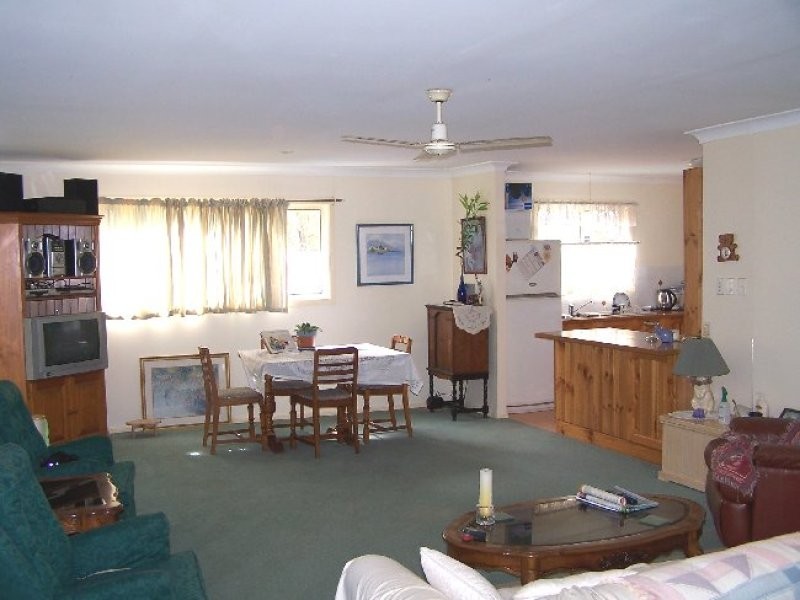 25 High Central Rd, Macleay Island QLD 4184