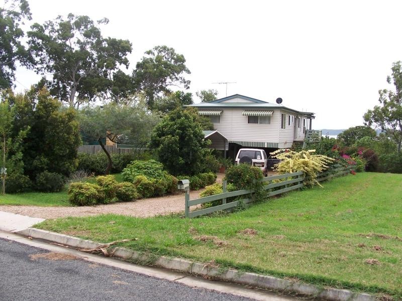 9 Lovell Pde., Lamb Island QLD 4184