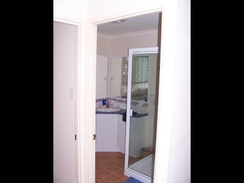 9 Lovell Pde., Lamb Island QLD 4184