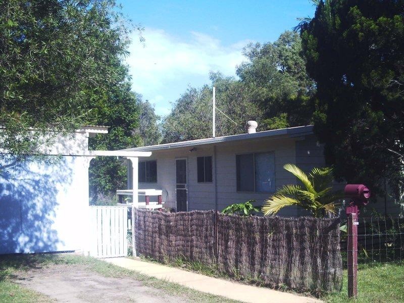 160 High Central Road, Macleay Island QLD 4184