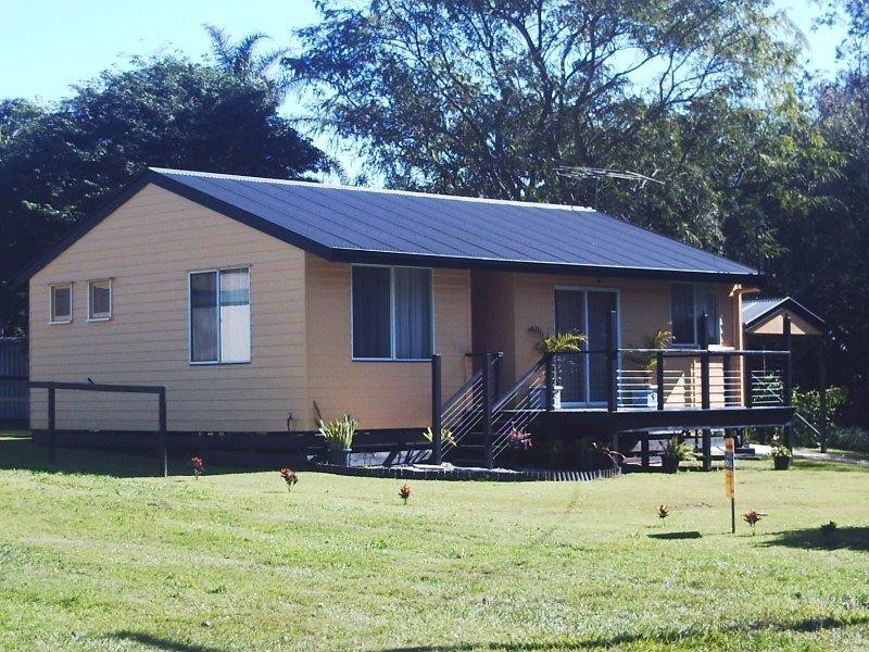 7 Lake  St, Macleay Island QLD 4184