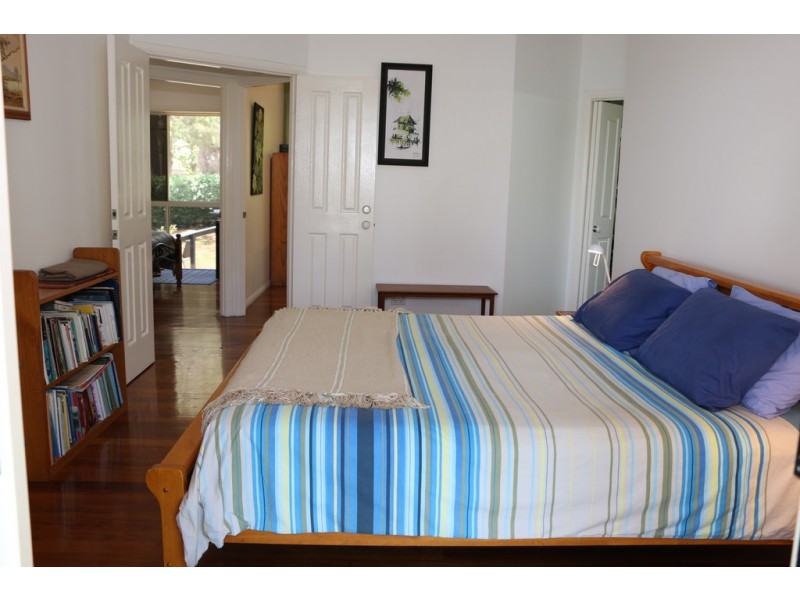 37 Coondooroopa Drive, Macleay Island QLD 4184