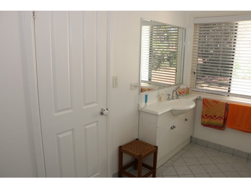 37 Coondooroopa Drive, Macleay Island QLD 4184