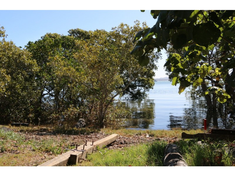 37 Coondooroopa Drive, Macleay Island QLD 4184