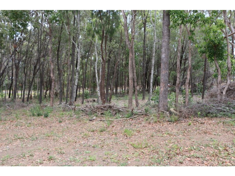 2 SCOTTS ROAD, Macleay Island QLD 4184