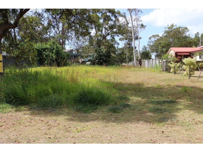 9 ROBIN STREET, Macleay Island QLD 4184