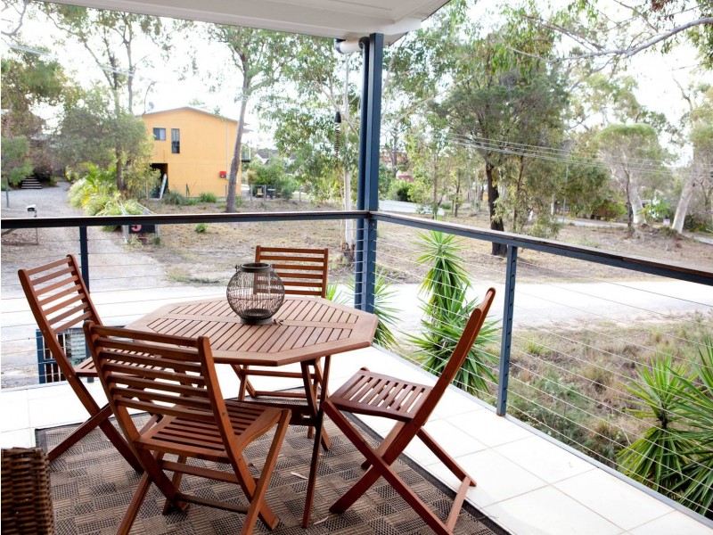 6 Wake Street, Macleay Island QLD 4184