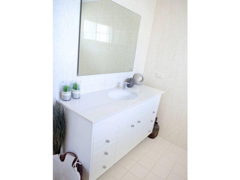 6 Wake Street, Macleay Island QLD 4184