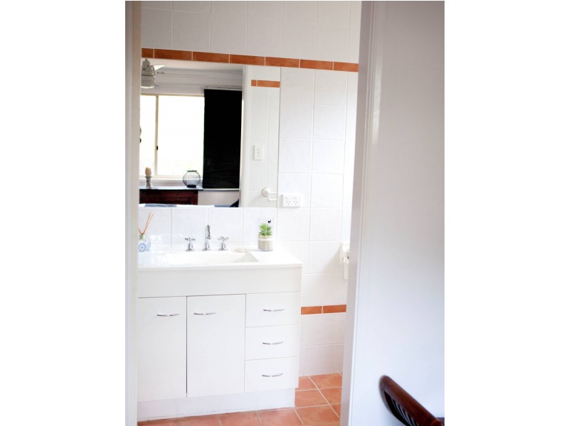 6 Wake Street, Macleay Island QLD 4184