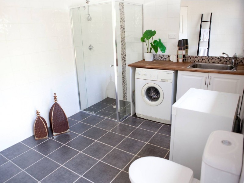 6 Wake Street, Macleay Island QLD 4184