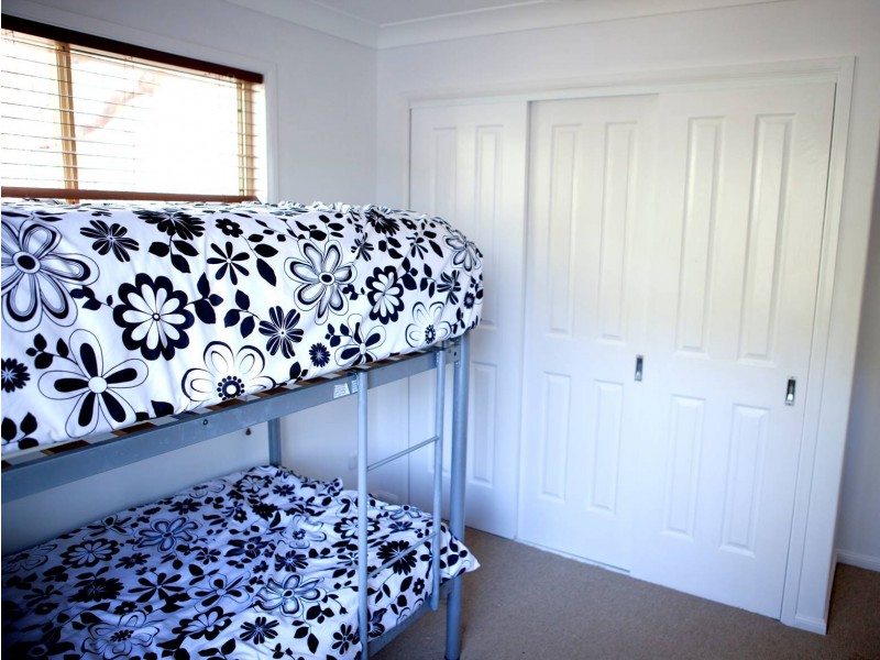 6 Wake Street, Macleay Island QLD 4184