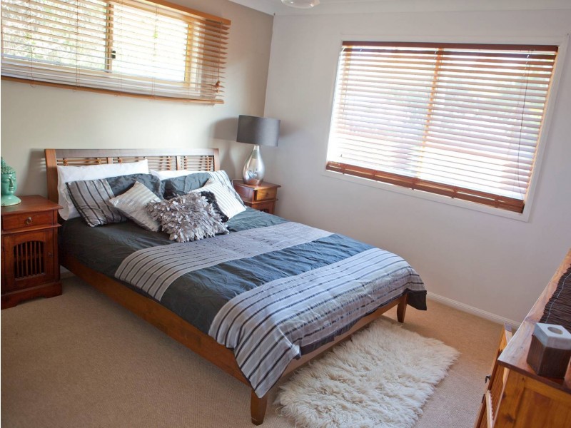 6 Wake Street, Macleay Island QLD 4184