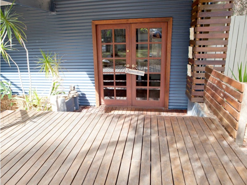 6 Wake Street, Macleay Island QLD 4184