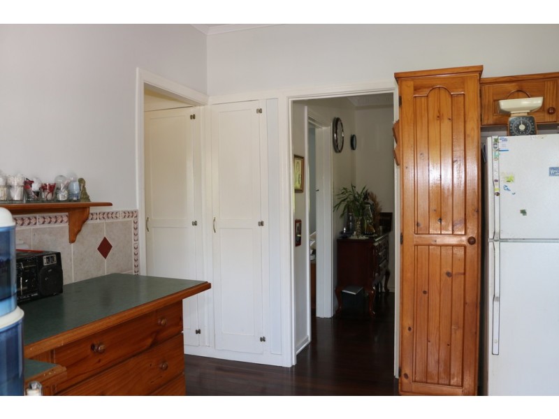 1 Oomool Street, Macleay Island QLD 4184