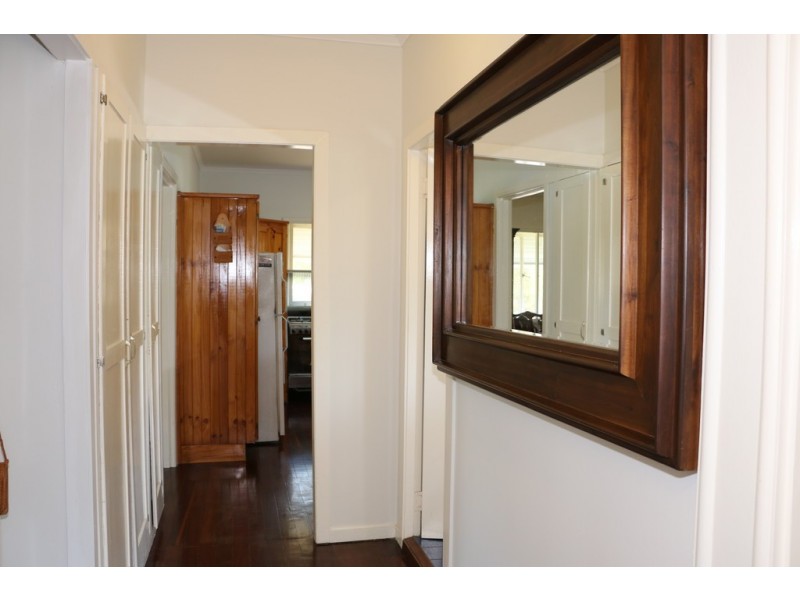 1 Oomool Street, Macleay Island QLD 4184