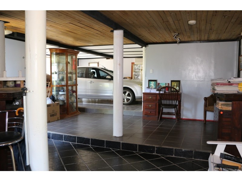 1 Oomool Street, Macleay Island QLD 4184