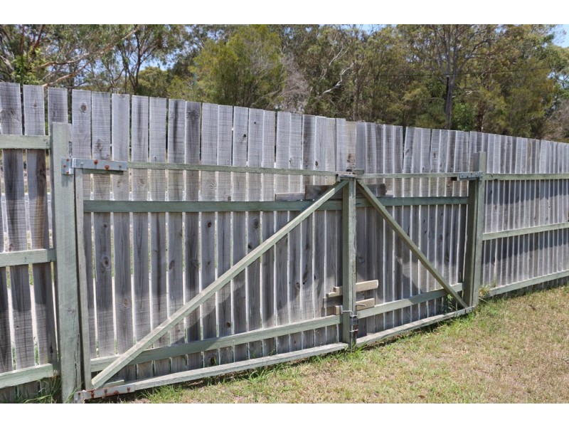 1 Oomool Street, Macleay Island QLD 4184