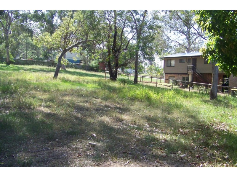 8 BOXWOOD AV, Lamb Island QLD 4184