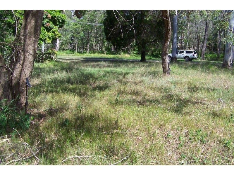 8 BOXWOOD AV, Lamb Island QLD 4184