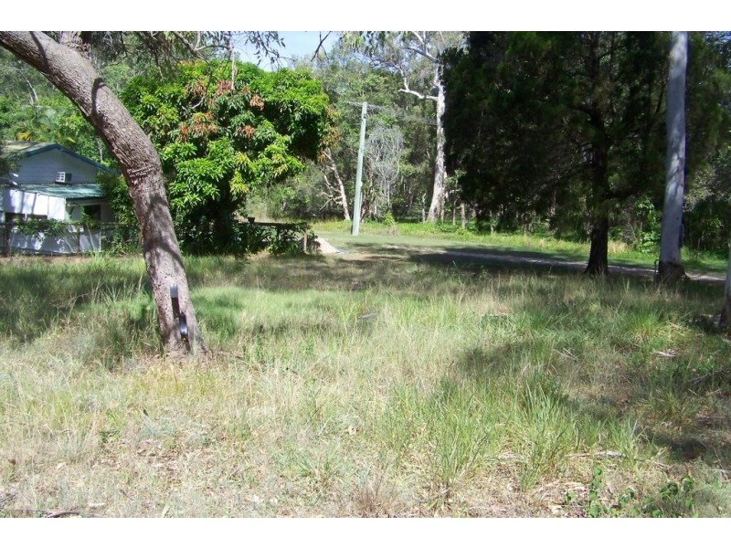 8 BOXWOOD AV, Lamb Island QLD 4184