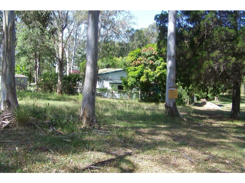 8 BOXWOOD AV, Lamb Island QLD 4184