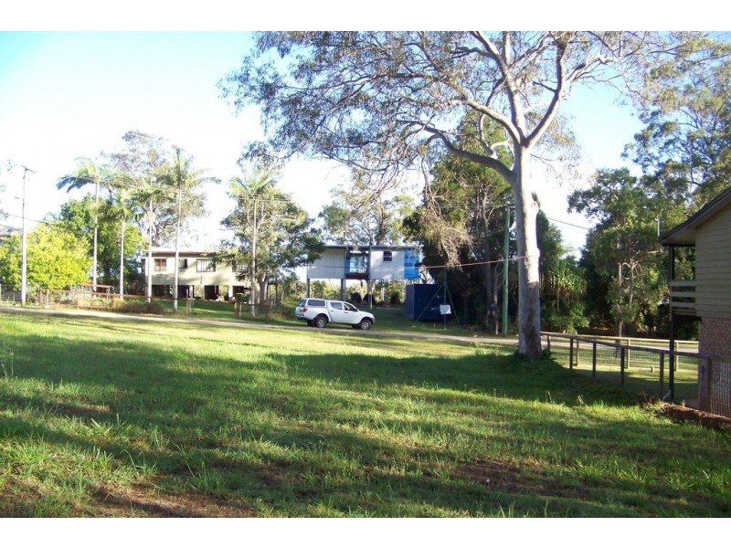 32 PERULPA DR, Lamb Island QLD 4184